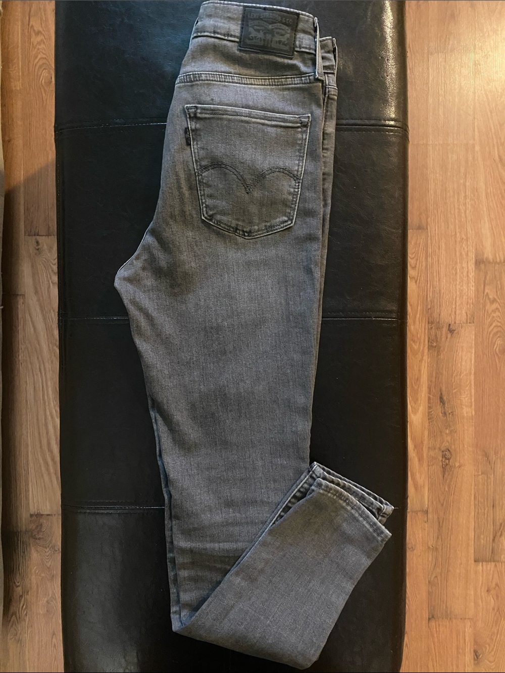 Levi's women’s Skinny Jeans in Grey Wash